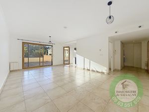 A vendre appartement T4 avec terrasse de 75 m2  centre Charb