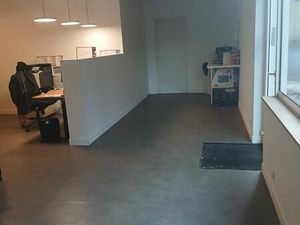 Batiment de stockage et bureaux