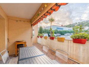 Appartement en RDC 2 pièces avec terrasse et stationnement 