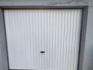 Garage avec Porte Motorisée à Louer - Accès Facile -Lorient