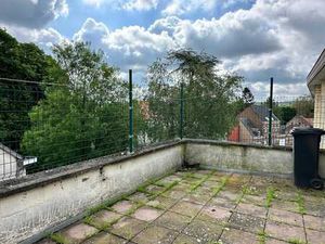 INVESTISSEMENT ! Appartement à rénover avec grande terrasse