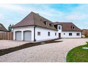 Superbe villa de campagne avec étang de baignade et install