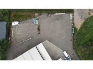 Parking pavé ou entrepôt extérieur jusqu'à 900 m²