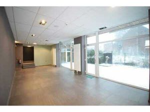 Excellente visibilité : Commerce polyvalent avec parking !