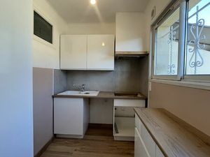 Location appartement 3 pièces 41 m² à Hyères (83400)