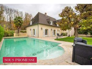 Vendu - Maison 9 Pièces 208 m2 Bailly