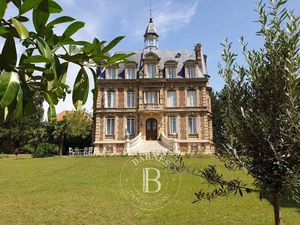 Vendu - Maison 11 Pièces 430 m2 Le Vésinet