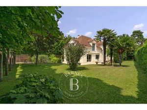 Vendu - Maison 9 Pièces 261 m2 Le Vésinet
