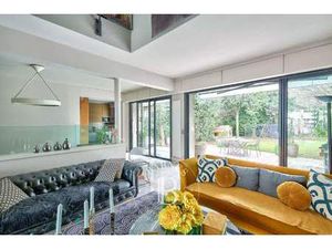 Vendu - Maison 10 Pièces 402 m2 Paris 19