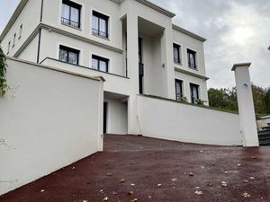 Vendu - Maison 7 Pièces 410 m2 Rueil-Malmaison Jonchère-Malmaison-Saint-Cucufa