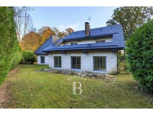 Vendu - Maison 8 Pièces 237 m2 Rueil-Malmaison Jonchère-Malmaison-Saint-Cucufa