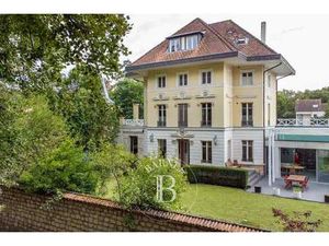 Vendu - Maison 12 Pièces 382 m2 Saint-Germain-en-Laye