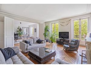 Paris 17th District – A Spacious 4-bed Apartment