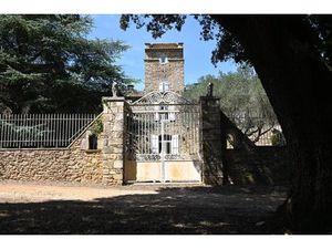 Vineyard With Castle And Large Complex Of Buildings On 65 Ha Of Irrigable Land Just Outsid