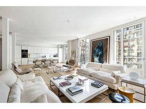 Paris 6th District – A 4-bed Family Apartment