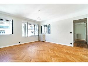Paris 7th District – A 2-bed Apartment With Balconies