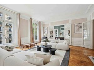 Paris 7th District – An Exceptional 5-bed Apartment