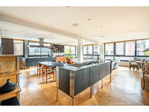 Paris 14th District – A 2-bed Apartment With A Roof Terrace