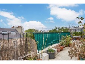 Paris 15th District – An Ideal Pied A Terre With A Terrace And Balcony