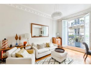 Paris 15th District – An Ideal Pied A Terre