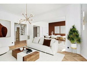 Paris 16th District – A Renovated Pied A Terre