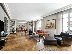 Paris 16th District – An Elegant 3-bed Apartment
