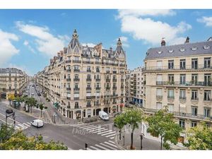Paris 17th District – A Renovated 3-bed Apartment