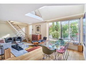 Paris 7th District – An Ideal Pied A Terre With A Terrace