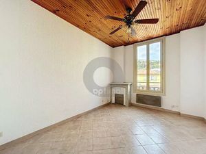 A VENDRE - BEAU TROIS PIECES DERNIER ETAGE D'UNE MAISON MENTONNAISE GRAND BALCON ET CAVE