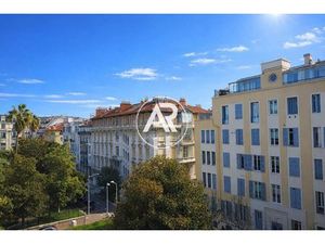 CARRÉ D'OR - 3 PIÈCES TERRASSE SUD