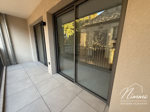 NIMES QUAI DE LA FONTAINE T3 AVEC TERRASSE PARKING PRIVE