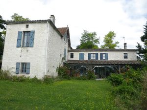 MAISON EN PIERRE AVEC 3 HA DE TERRAIN