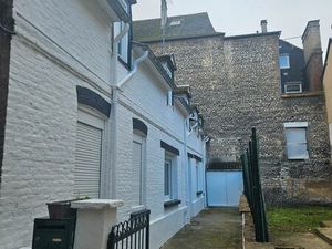 VIVRE LE CENTRE-VILLE AUTREMENT – Maison familiale avec extérieur