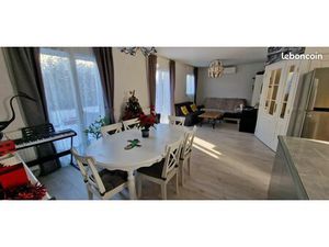 Maison récente à côté de Metro