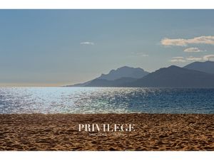 Cannes Dernier étage 2 pièces rénové avec balcon vue dég