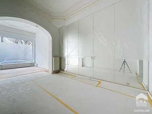 SURFACE COMMERCIALE DE 85 m² AVEC JARDIN – SAINT-GILLES