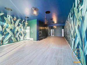 REZ-DE-CHAUSSÉE COMMERCIAL PARFAITEMENT RÉNOVÉ + JARDIN