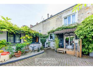 Ancien corps de ferme avec dépendance