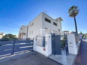 Dernier étage  magnifique T2 avec terrasse de 22m2 Golfe Juan