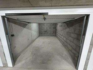 Location Garage box et parking à Saint-Malo (35400) : à louer / 15m² Saint-Malo
