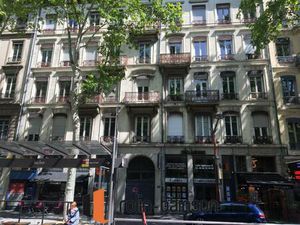 Lyon 2 - Quartier Confluence / Cours Charlemagne