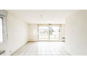 Vous rêvez d’un appartement récent  spacieux et baigné de lumière ? Ce bien est fait pour 