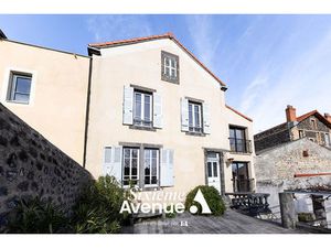 Propriété de caractère avec terrasses