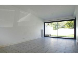 Location maison  62.09 m² T-3 à La Rochelle  878 €