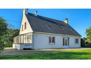 Maison avec vie de plain pied  grande dépendance et jardin