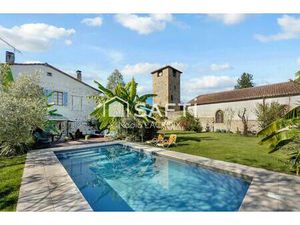 Ancien presbytère rénové de 165 m²  4 chambres  1749 m² de terrain.