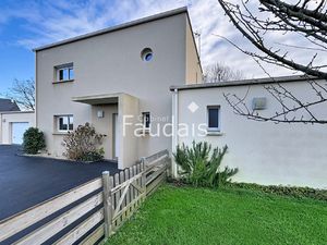 HEBECREVON-Maison contemporaine spacieuse avec vie de plain