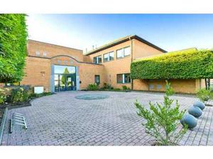 Entrepôt et bureaux à louer