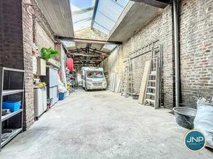 Grâce-Hollogne - Vaste entrepôt avec parking privatif !