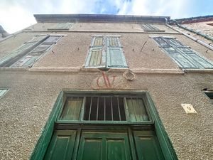 MAISON DE 105m2 SUR DEUX NIVEAUX A RENOVER